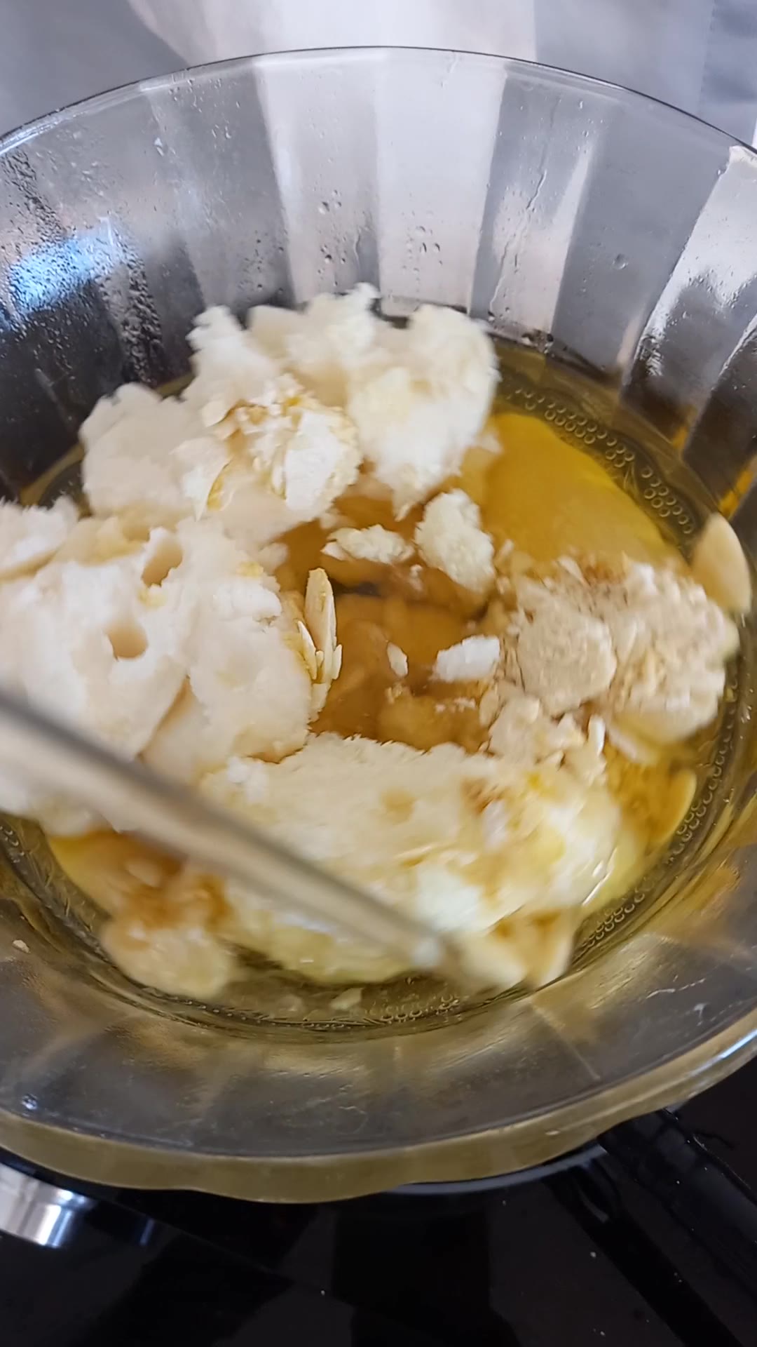 חומרי סבון בקערת העבודה